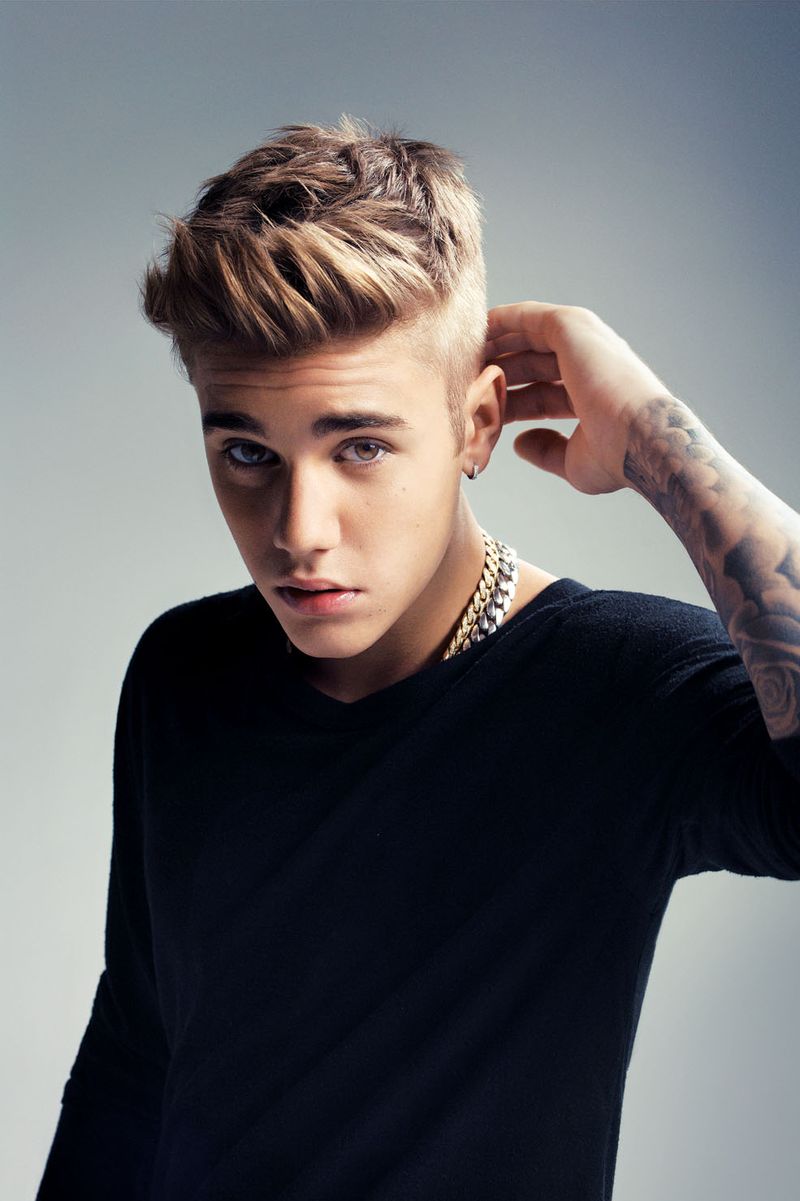 Justin Bieber acuzat de agresiune sexuală