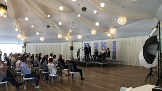 Şedinţă cu peste 100 de membri ai PNL la Iaşi.  Mulţi participanţi nu au purtat măşti de protecţie