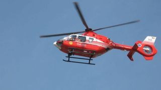 Un bărbat a fost prins sub un mal de p&acirc;m&acirc;nt. A fost dus cu un elicopter SMURD de urgență