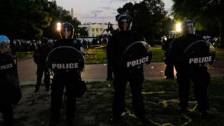 Atac armat de Ziua Independenței SUA. Două persoane au murit și alte opt au fost rănite