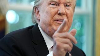 Trump ameninţă să nu emită vize şi să expulzeze studenţii străini 