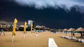 VIDEO| Avertizarea cod roşu de furtună a făcut prăpăd pe litoral