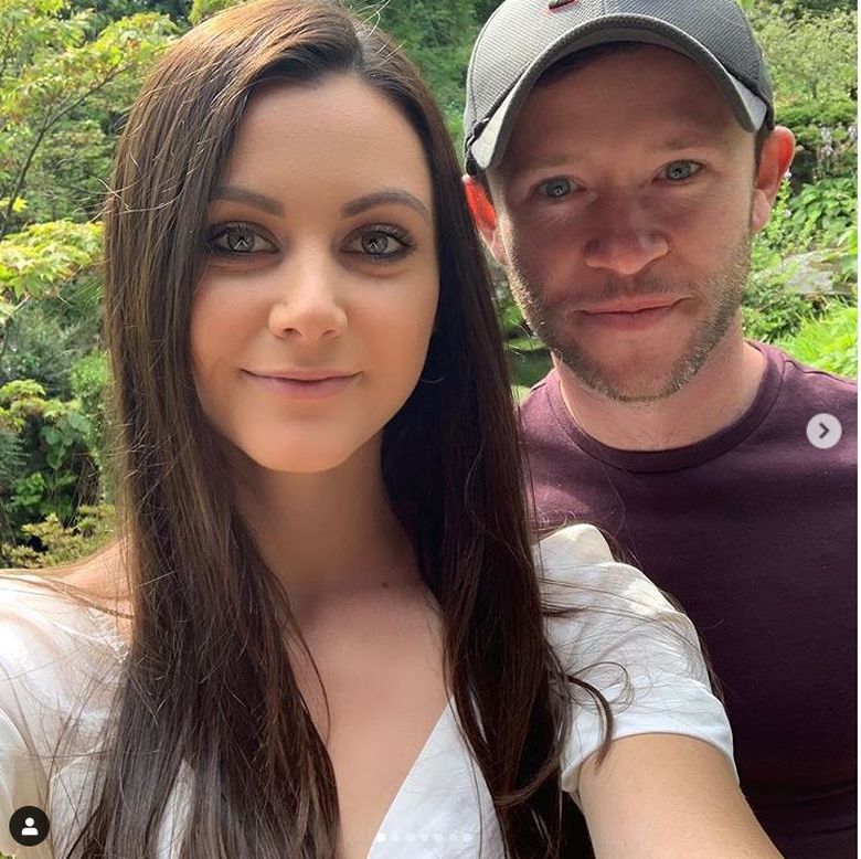 Actorul Devon Murray și iubita sa vor deveni părinți Actorul Devon Murray și iubita sa vor deveni părinți