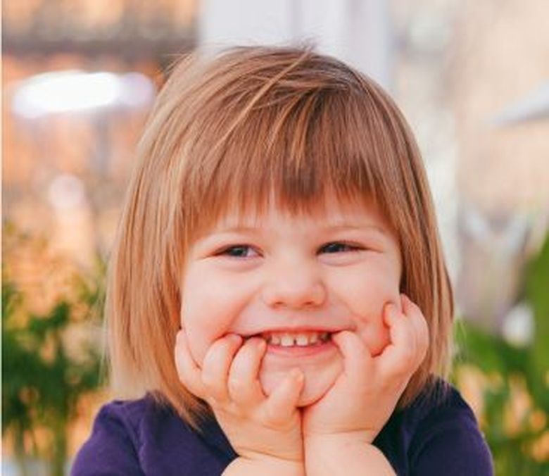 Copiii care se uită mult la televizor dezvoltă carii dentare. Explicația medicului stomatolog! Copiii care se uită mult la televizor dezvoltă carii dentare. Explicația medicului stomatolog!