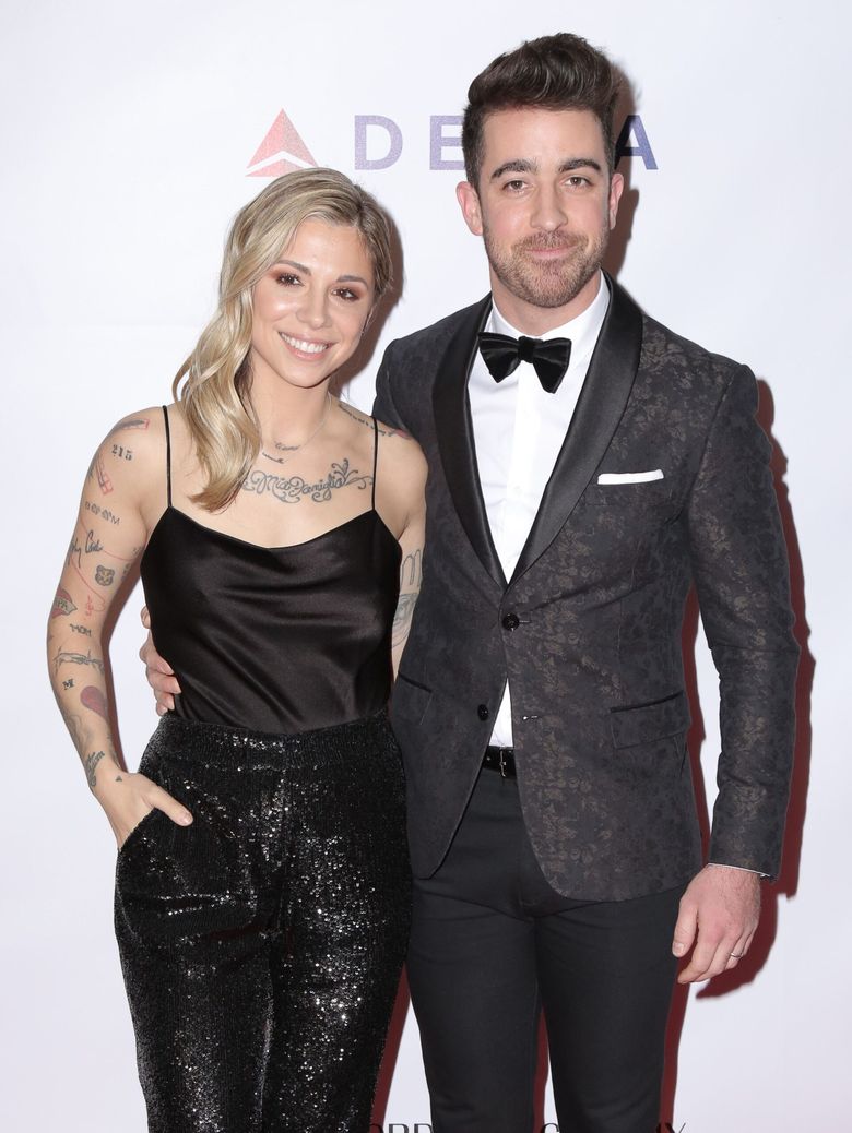 Christina Perri este însărcinată pentru a doua oară: „Bebelușul nostru curcubeu...” Christina Perri este însărcinată pentru a doua oară: „Bebelușul nostru curcubeu...”