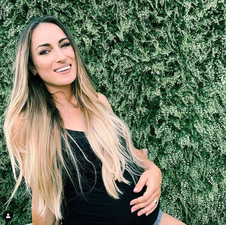 Anca Bucur a născut o fetiță perfect sănătoasă Anca Bucur a născut o fetiță perfect sănătoasă