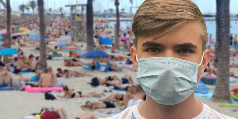 Masca, obligatorie la mare! Când va scădea numărul de cazuri de infectări, potrivit specialiștilor