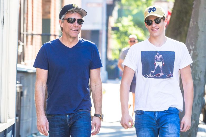 jon bon jovi si fiul sau jacob fiul lui jon bon jovi jacob a avut coronavirus