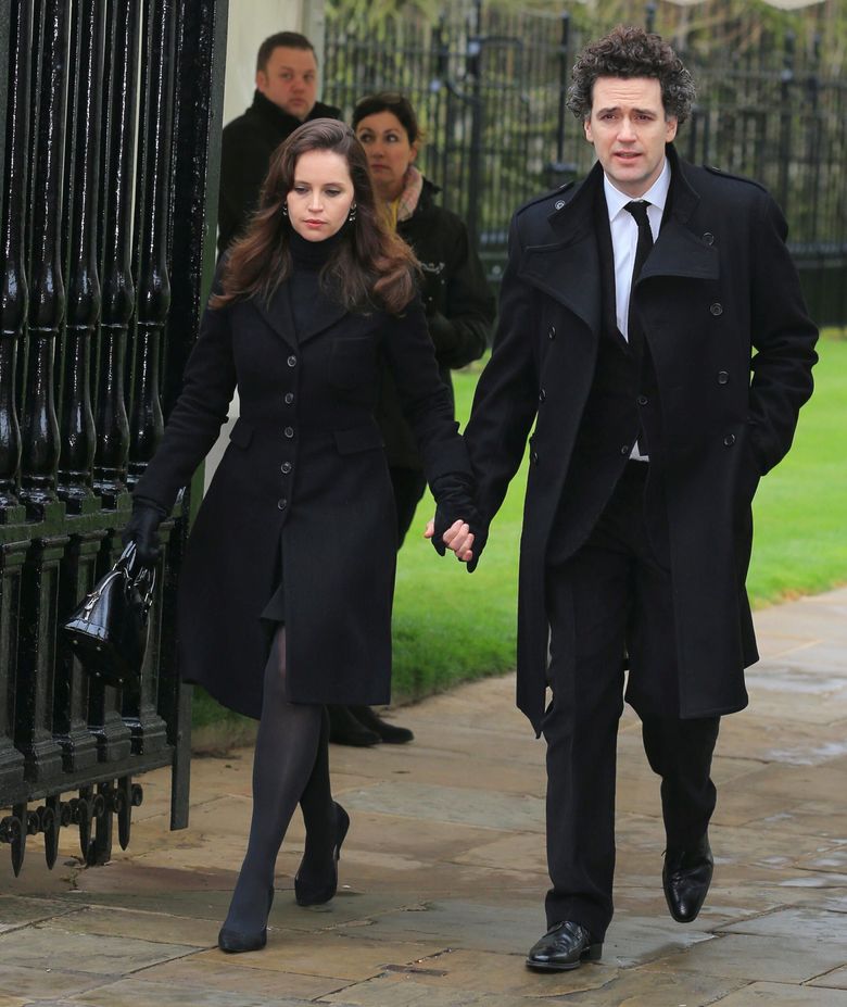 Felicity Jones si sotul ei, Charles Guard.