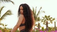 Rihanna si-a asigurat picioare pentru un milion de dolari. 