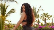 Rihanna si-a asigurat picioare pentru un milion de dolari. 