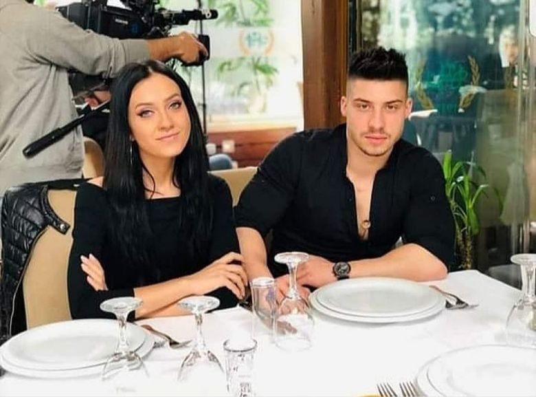 Alex Oianu alături de Bianca Comănici, în afara casei Puterea Dragostei. Alex Oianu și Bianca Comănici
