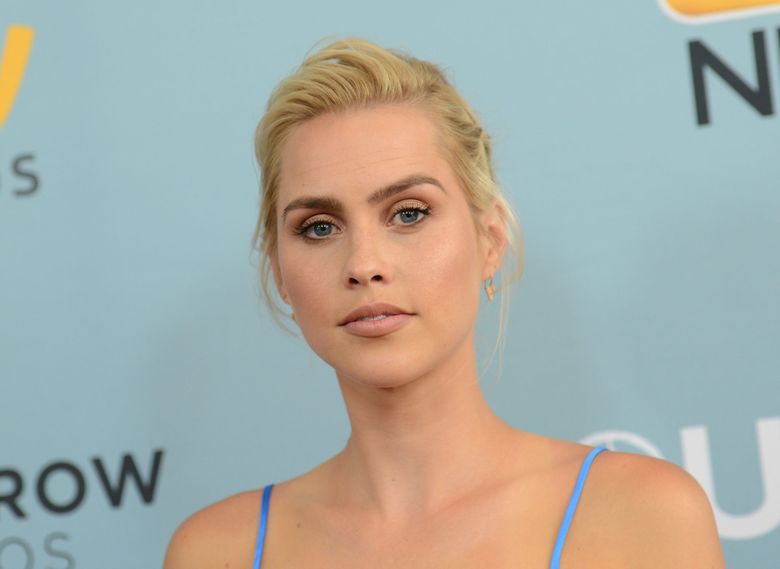Claire Holt a născut o fetiță Claire Holt a născut