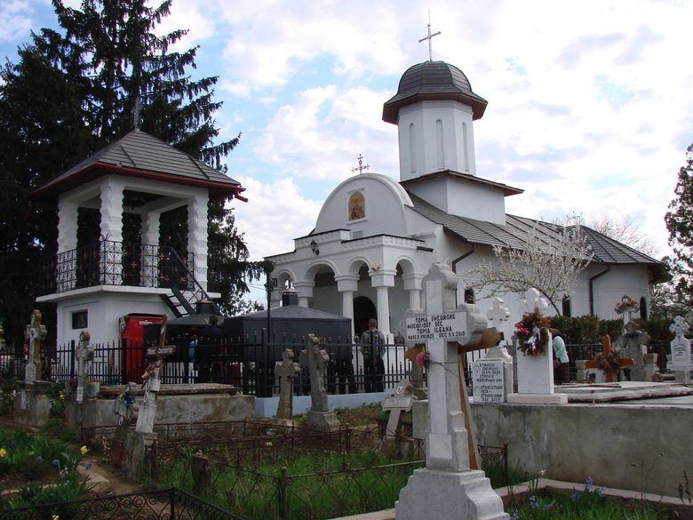 Biserica pictată de Arsenie Boca, de la 30 km distanţă de Bucureşti. Controversa din jurul lăcaşului de cult de la Drăgănescu