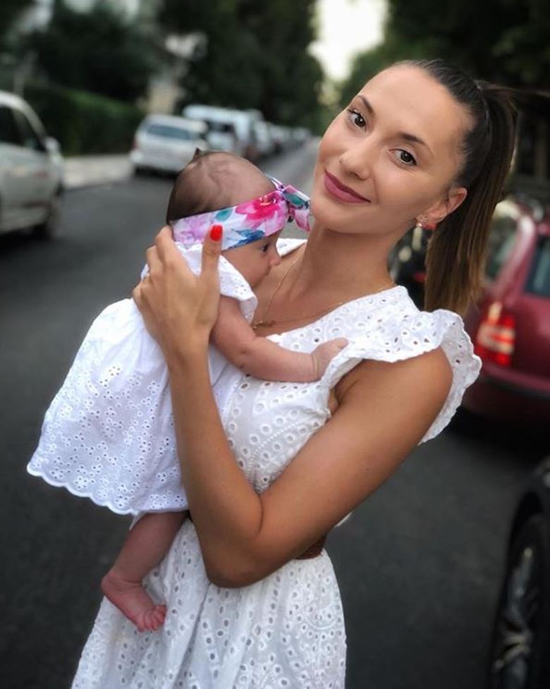 Iulia Aradi a născut o fetiță Iulia Aradi a născut