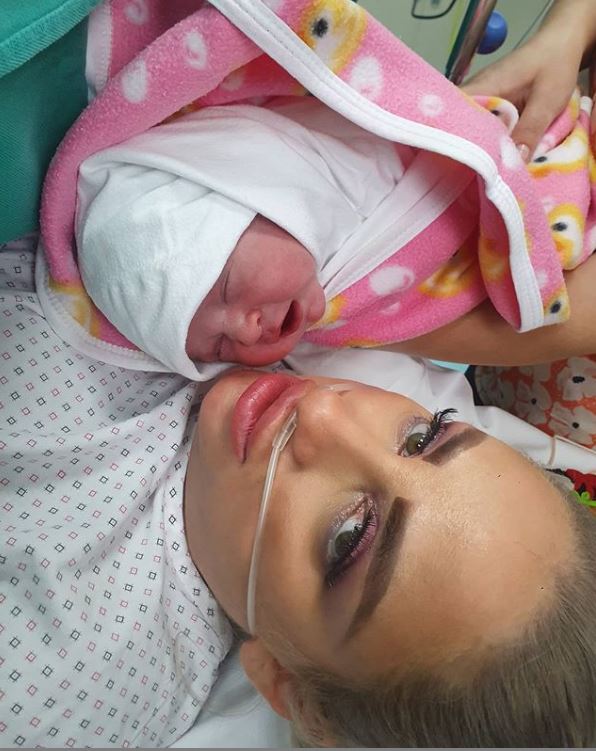S&acirc;nziana Buruiană a născut