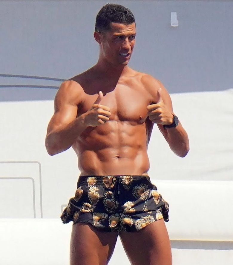 Ce meniu consumă Cristiano Ronaldo zilnic. Are 6 mese în fiecare zi Ce meniu consumă Cristiano Ronaldo zilnic. Are 6 mese în fiecare zi