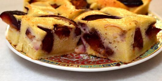 Prăjitură cu prune, reţeta clasică sau cu foietaj. Cum să faci acasă cel mai bun ştrudel