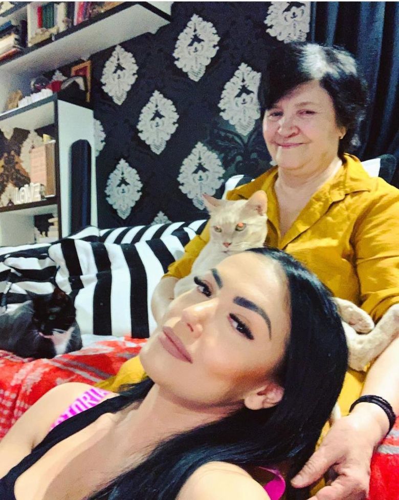 Andreea Mantea si mama sa Andreea Mantea și mama ei