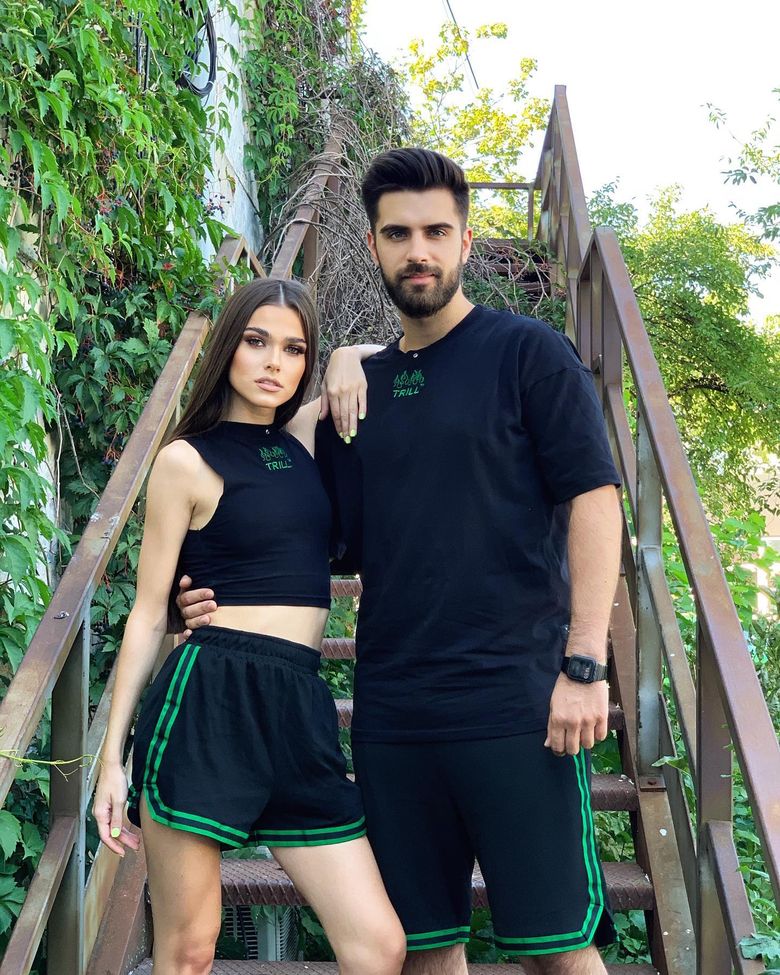 Theo Rose, de la "Bravo, ai stil! Celebrities" se iubește cu nepotul lui Nea Mărin! Cei doi formează un cuplu de trei ani Theo Rose, de la "Bravo, ai stil! Celebrities" se iubește cu nepotul lui Nea Mărin! Cei doi formează un cuplu de trei ani