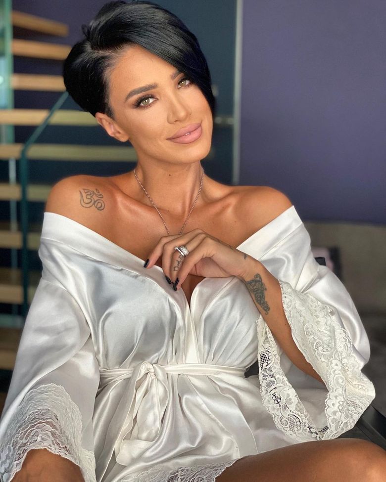 Adelina Pestrițu instagram