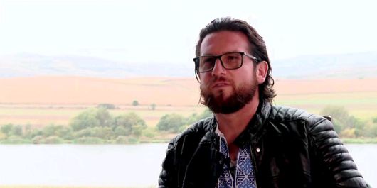 Duminica aceasta, de la ora 14:30, la “Asta-i Romania!”. Un pictor celebru a ales sa fie cioban cu norma intreaga, la propria-i stana