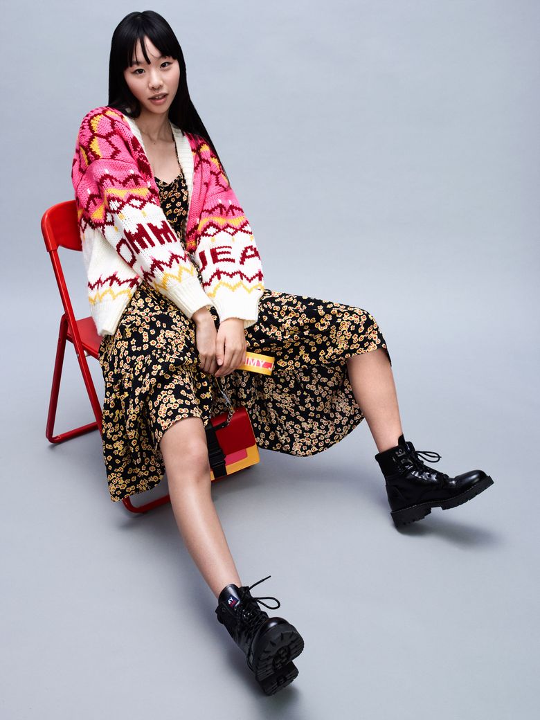 Fii cool. Fii rebel. Fii responsabil.  Tommy Jeans – 3 în 1 and more