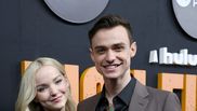 Dove Cameron și Thomas Doherty