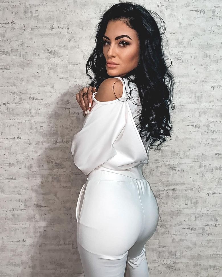 manuela oprisiu gravida