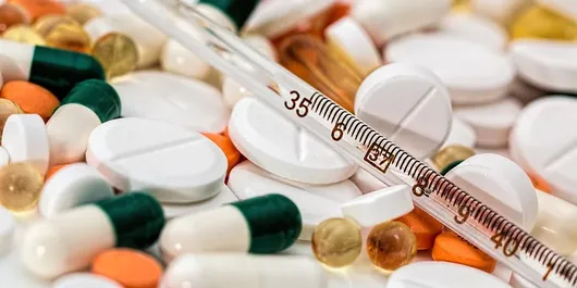 Ce pastile nu trebuie să luați înainte de vaccinul anti COVID-19! Care pot fi efectele?