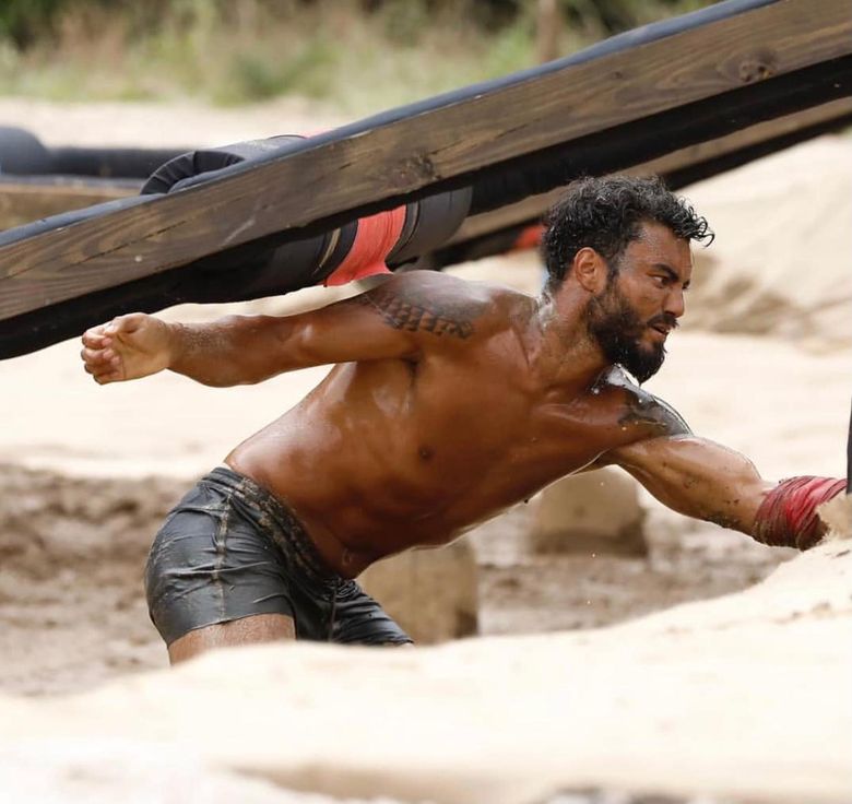 Atingeri "interzise" între Jador și Roxana Ghiță la Survivor România! Cântărețul a pus mâna...unde nu trebuia Atingeri interzise între Jador și Roxana Ghiță la Survivor România