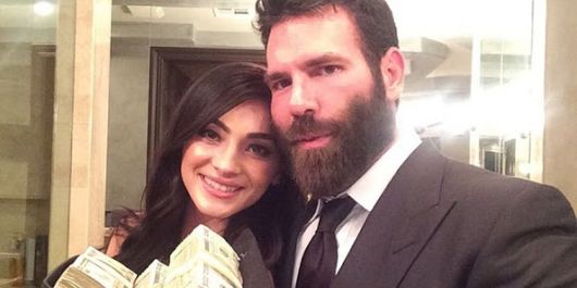 Românca lui Dan Bilzerian este însărcinată! Andreea și-a arătat burtica de gravidă într-un pictorial sexy