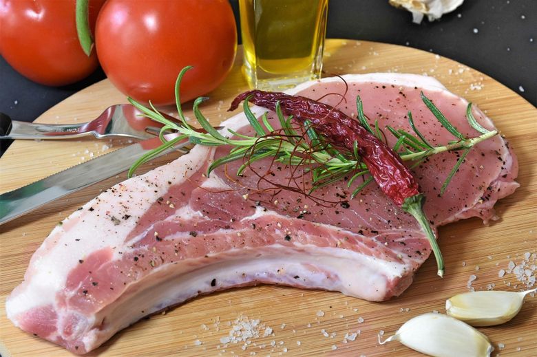 Reteta usoara si delicioasa: Carne de porc cu ghimbir, orez si salata de castraveti! Reteta usoara si delicioasa: Carne de porc cu ghimbir, orez si salata de castraveti!