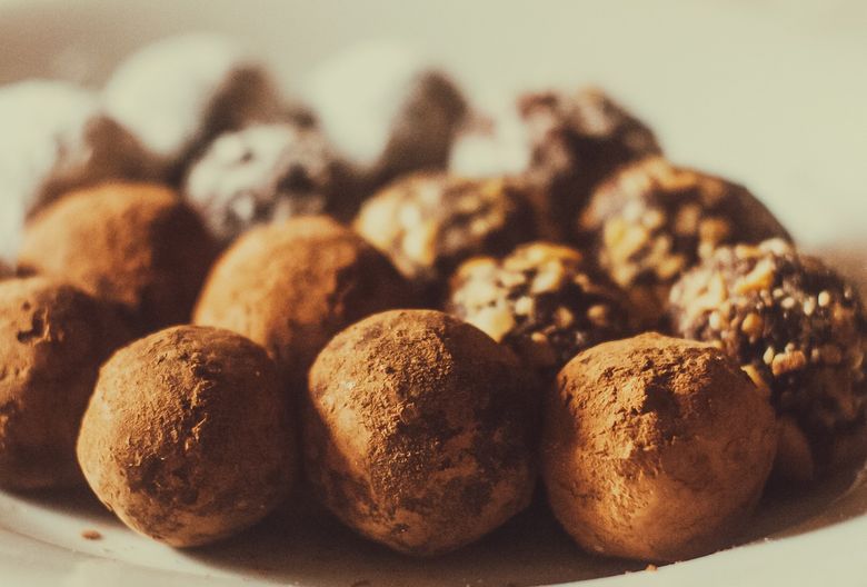 Cum să faci trufe din biscuiți Oreo! Avem pentru tine o reteta simpla si delicioasa. Cum să faci trufe din biscuiți Oreo! Avem pentru tine o reteta simpla si delicioasa.