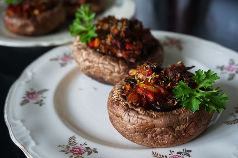 Ciuperci umplute cu bacon și cremă de brânză! Ciuperci umplute cu bacon și cremă de brânză!