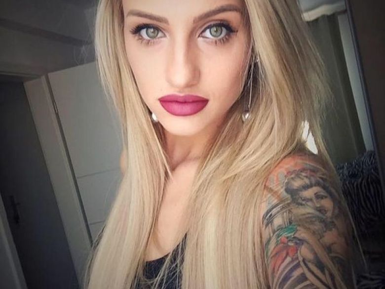 Cu cine s-a iubit Ana Porgras înainte să se speculeze că ar avea o relație cu Zanni? Iată pe cine săruta cu foc Faimoasa la 17 ani! Cu cine s-a iubit Ana Porgras