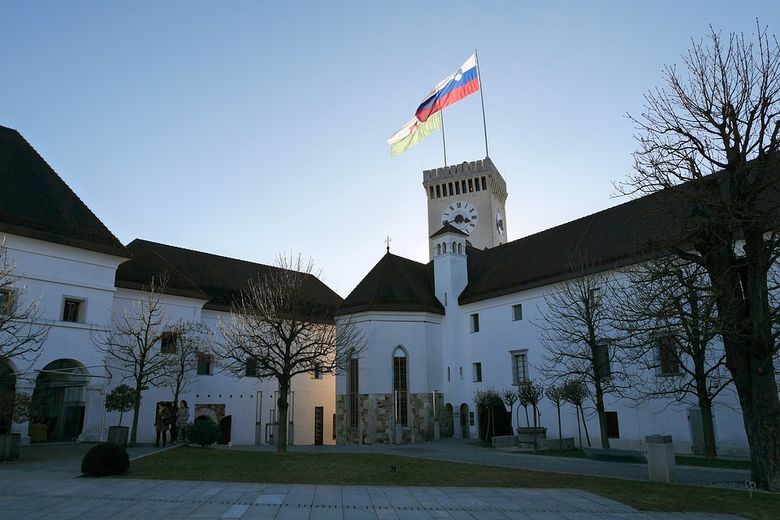 covid 19 slovenia restrictii
