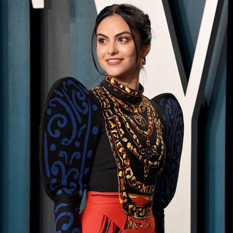 camila mendes relatie
