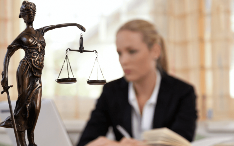 Atunci c&acirc;nd unele situații scapă de sub control, apelează la un avocat de specialitate