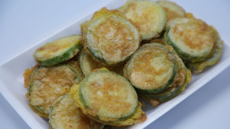 Dovlecei la cuptor cu sos de brânză şi ceapă verde! Dovlecei la cuptor cu sos de brânză şi ceapă verde!