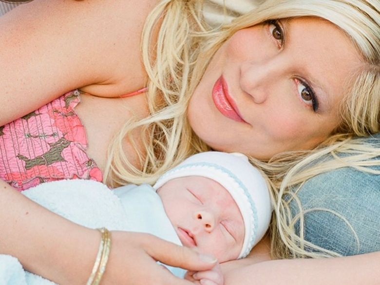 Tori Spelling a postat o fotografie pe rețelele de socializare în care apare cu burtică de gravidă tori spelling copil