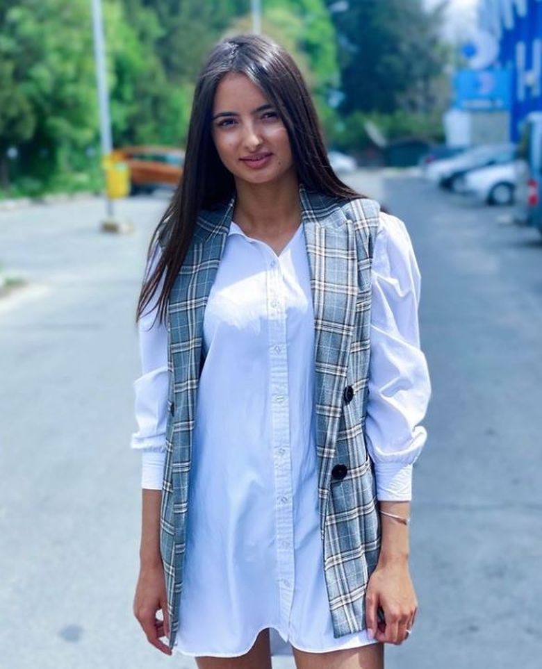 Ce face Georgiana Elisei de Paște? Tânăra nu este lângă Jador