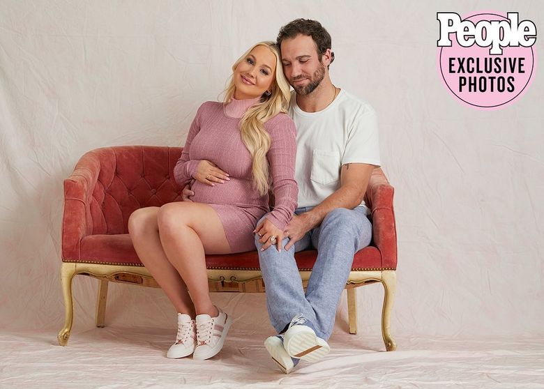 raelynn gravida pentru prima oara