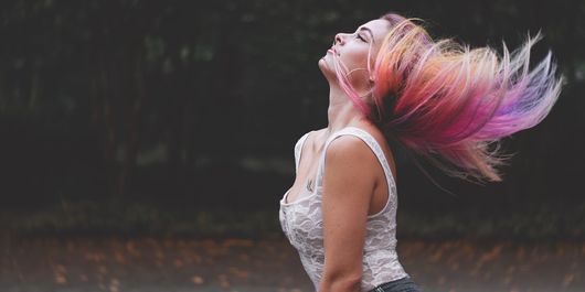 DESCOPERĂ: De ce să alegi vopseaua de păr fără amoniac. Ce beneficii are și de ce să o folosești