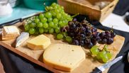 Cum faci cel mai aspectuos platou cu brânzeturi sau “cheese board”