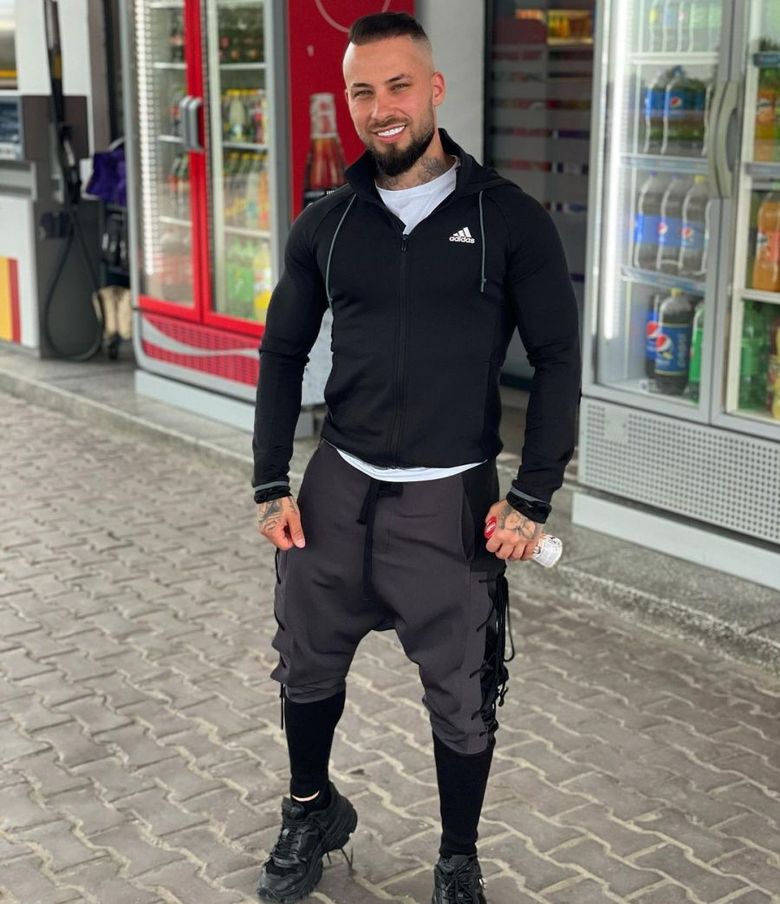 robert ionescu a sarit la bataie