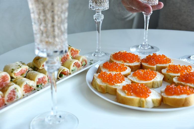 Cu ce se mănâncă icrele. Care este cea mai bună combinație culinară pentru icre Cu ce se mănâncă icrele