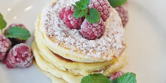 Rețeta de pancakes pufoase. Cum faci cele mai bune clătite americane
