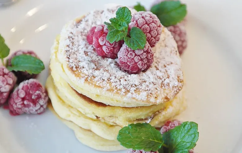 Rețeta de pancakes pufoase. Cum faci cele mai bune clătite americane Rețeta de pancakes pufoase. Cum faci cele mai bune clătite americane
