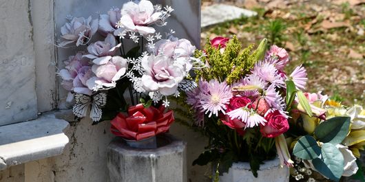 Ce aranjamente florale va recomanda o firma de servicii funerare din sectorul 4?